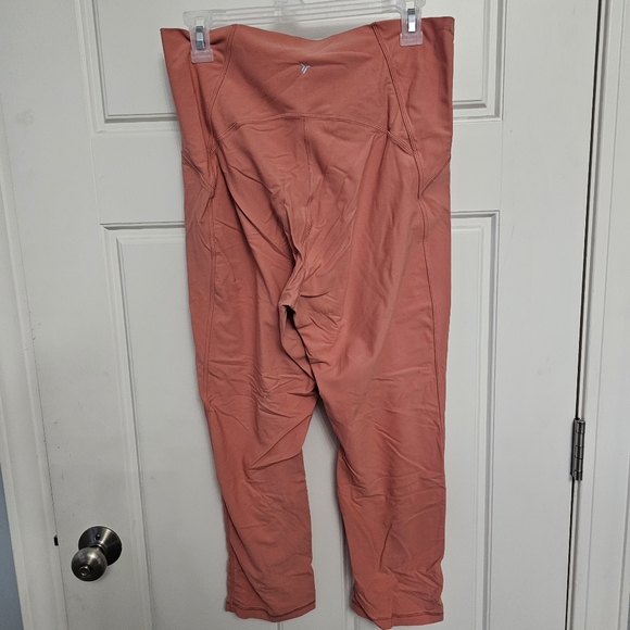 Old Navy Active Leggings - Picture 2 of 3